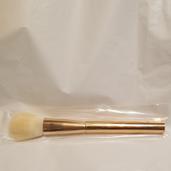 5/$20 Chique Blush Brush - Picture 1 of 3